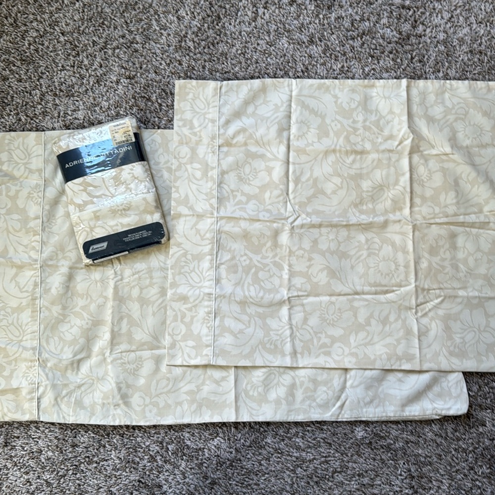 SOLD NWT 4 king size pillow cases. Imperial Damask pattern/Adrienne Vittadini.
